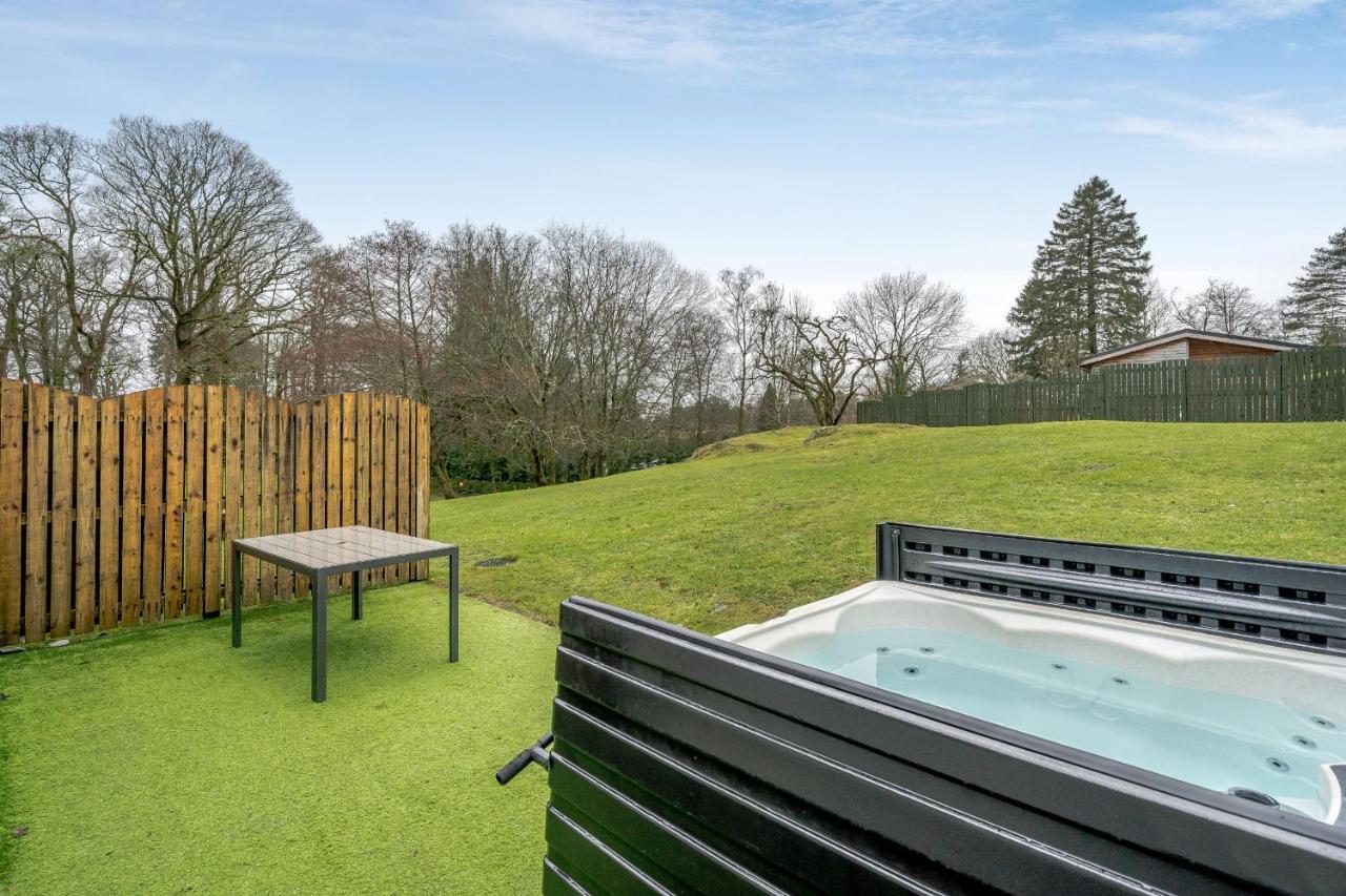 Yew - Woodland Cottages Bowness-on-Windermere Eksteriør bilde